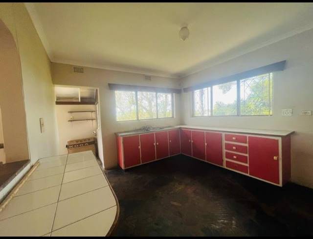 4 BEDROOM HOUSE FOR SALE IN YELLOWWOOD PARK